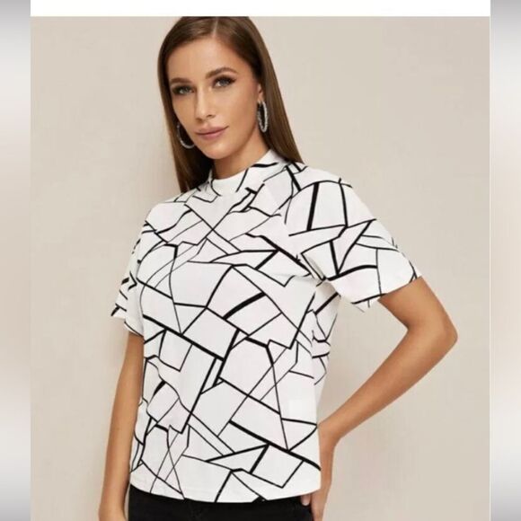 Black & white geo print top​ - Picture 1 of 3